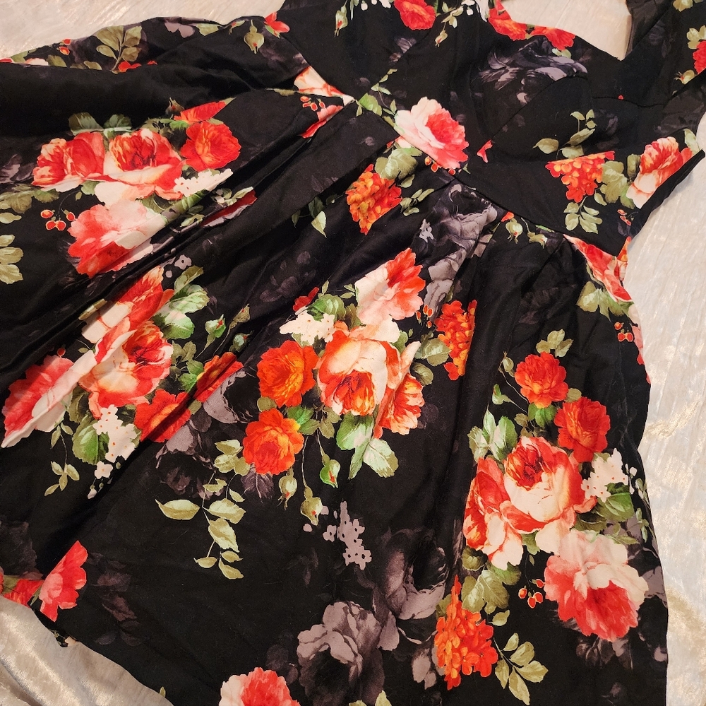 Suzy Shier Black and Red Floral Dress